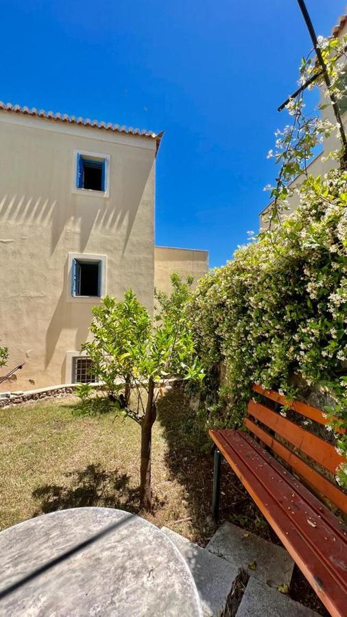 Wood & Blossom, Gcollectiongr Spetses Town Bagian luar foto